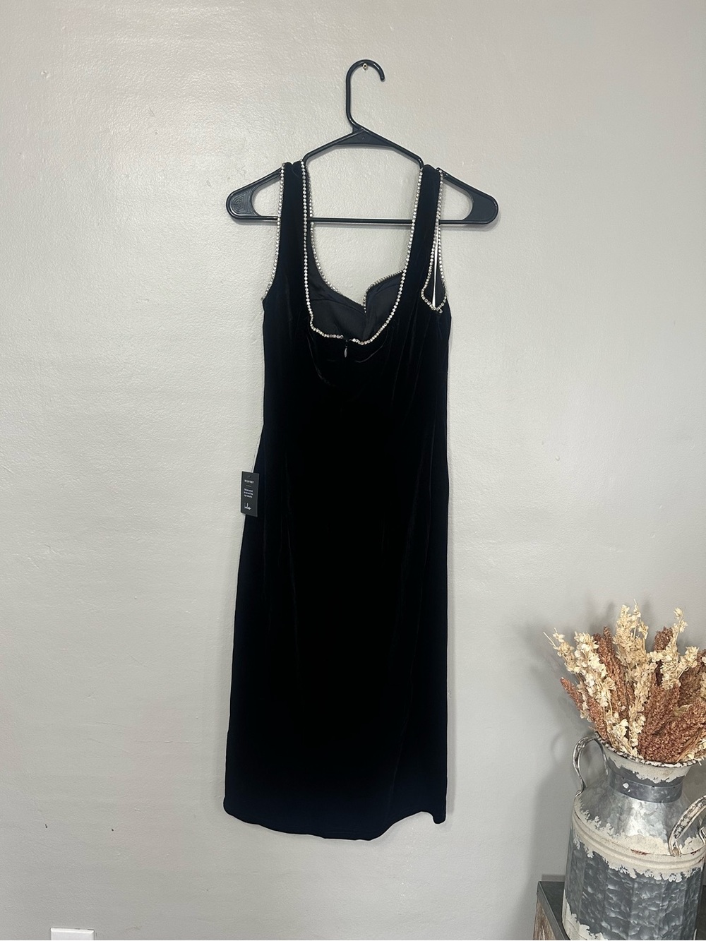 Lulu’s Black Velvet Midi Dress with Rhinestone Trim NWT Medium - Picture 4 of 8